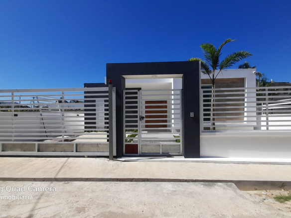 HERMOSA CASA DE VENTA EN PLANO, CON PISCINA!