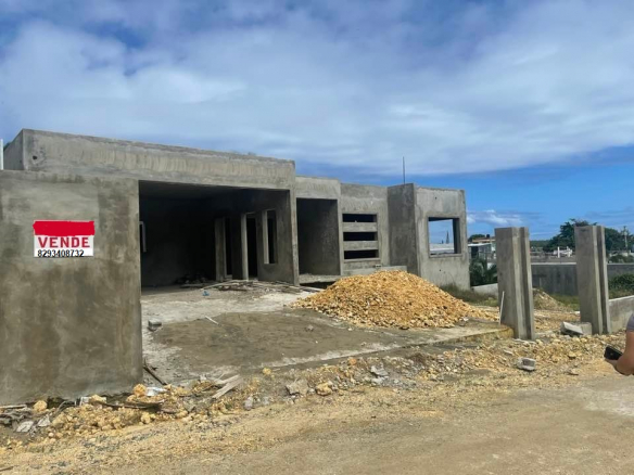 SE VENDE HERMOSA CASA  MEJORA EN ESTAPA DE TERMINACION DE 2 NIVELES EN NAGUA