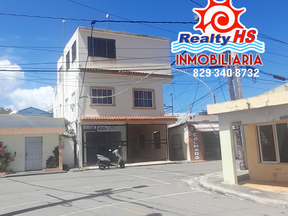 EDIFICIO DE TRES NIVELES DE VENTA EN NAGUA !