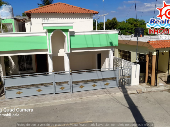 HERMOSA CASA DE DOS NIVELES CON PISCINA‼️