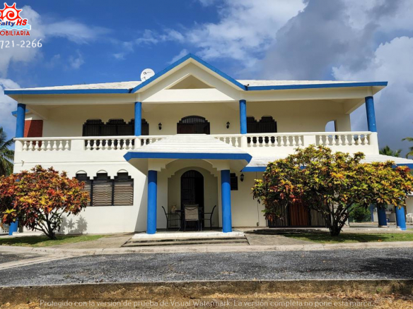CASA CON VISTA AL MAR DE VENTA EN LA PARTE ALTA DE NAGUA