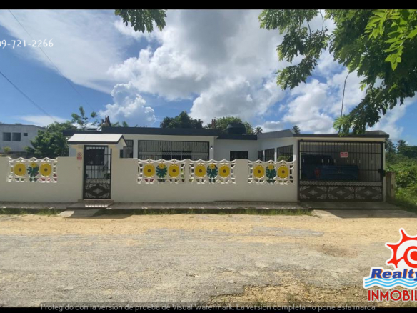 AMPLIA CASA DE VENTA EN NAGUA, CON JARDÍN Y PATIO