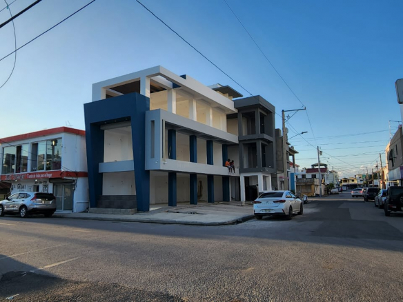 Locales de Alquiler Comerciales y Empresariales, en Plaza Goris Edificio de 3 Niveles. Centro Ciudad de Nagua