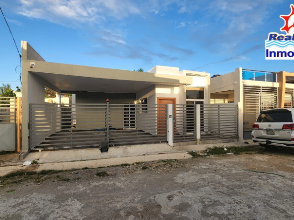 📌CASA DE VENTA EN NAGUA NUEVA, SITEMA DOMOTIZADO, – CONFOTABLE