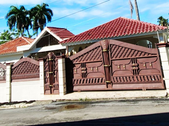 📌Casa de Alquiler con Piscina