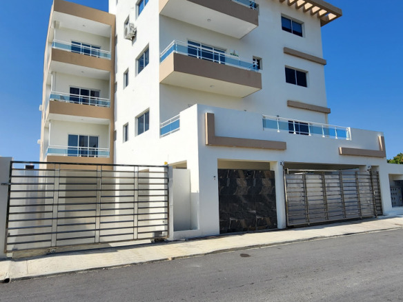 Apartamento de Alquiler, 4to Nivel con Balcón y Azotea Vista al Mar, de 3 Habitaciones, Principal con Vestidor, 2.5