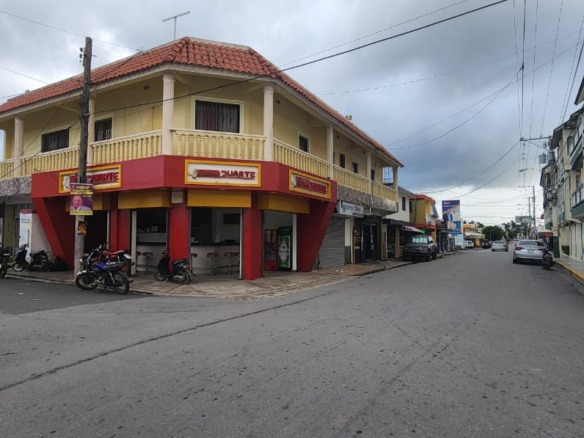 📌Oportunidad de Inversión 1 Edificio Comercial con Tres (3 ) Locales Comerciales, más Tres (3) Apartamentos por Solo RD$17,000,000