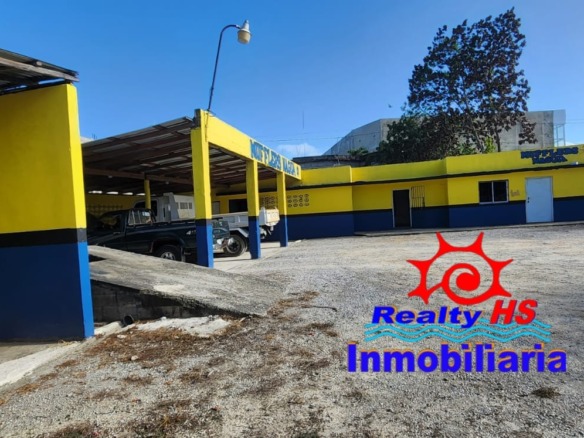 Solar de 800 Mts2 con Local Comercial de Venta en La Ave. María Trinidad Sánchez, Nagua