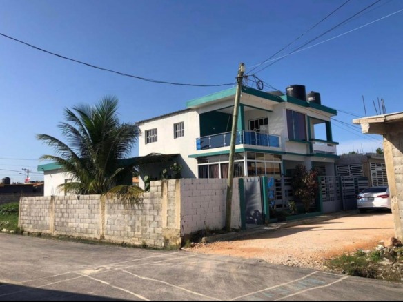 CASA DE 2 NIVELES DE VENTA CON PATIO EN RD$4,500,000