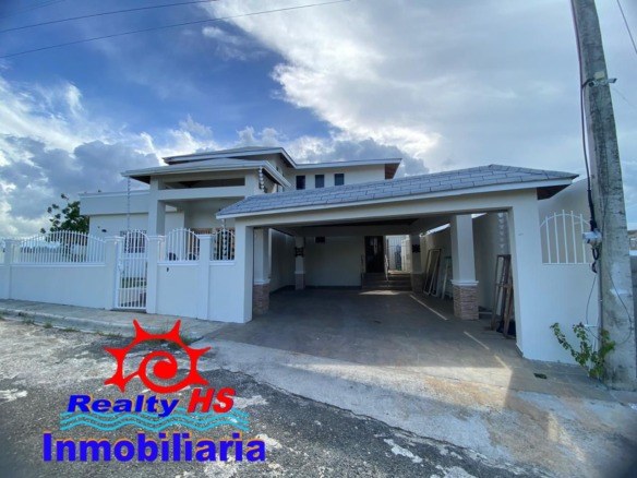 CASA CON VISTA AL MAR DE VENTA EN NAGUA !