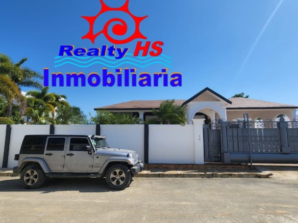 CASA DE VENTA EN NAGUA, Con Hermoso Jardin y Amplio Patio
