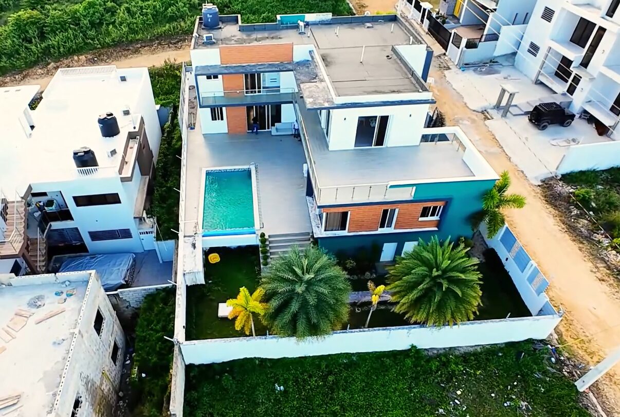 Villa DE Venta En Nagua, Con Eespectacular VISTA AL MAR Y PISCINA INFINITI.