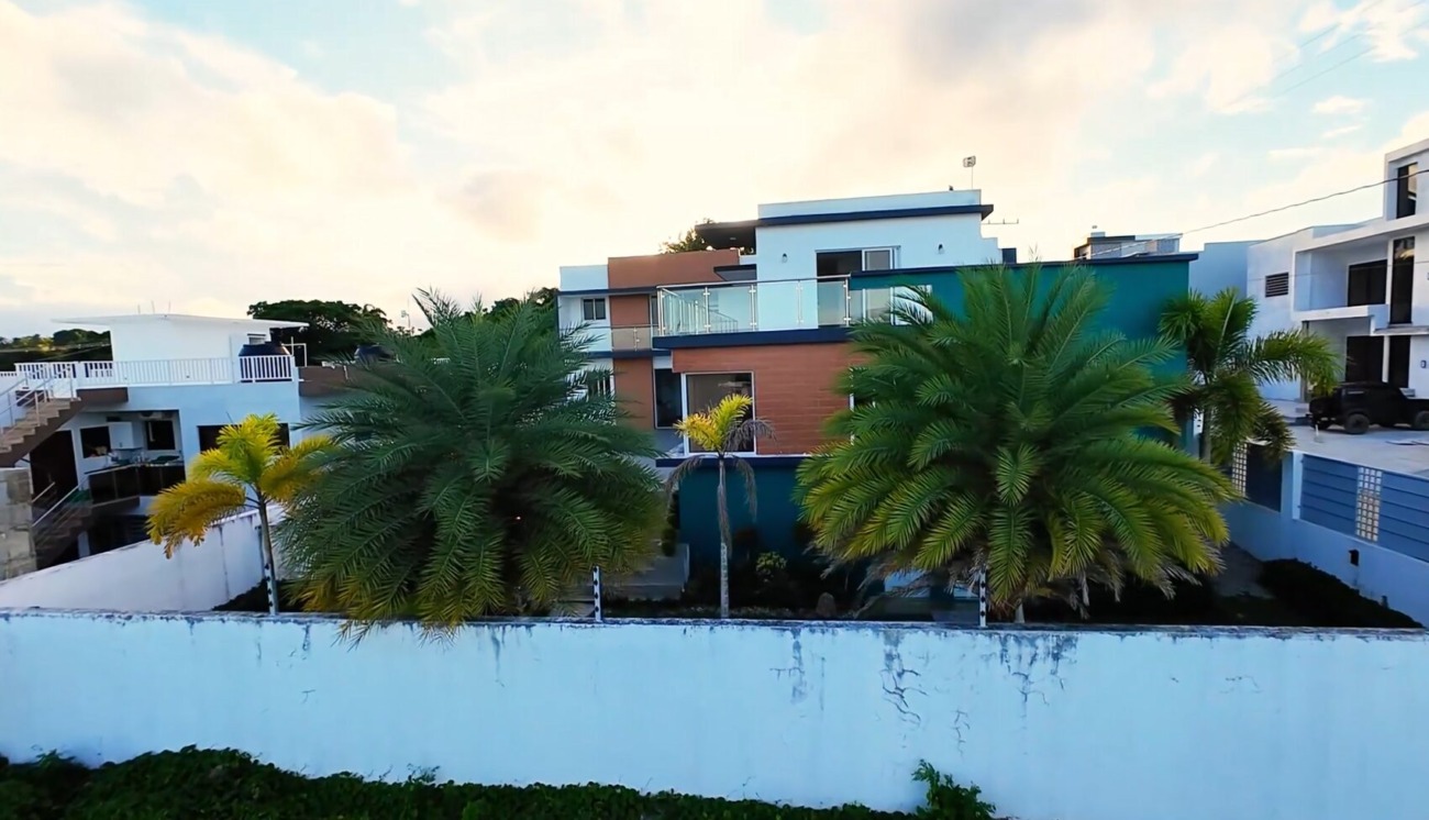 Villa DE Venta En Nagua, Con Eespectacular VISTA AL MAR Y PISCINA INFINITI.