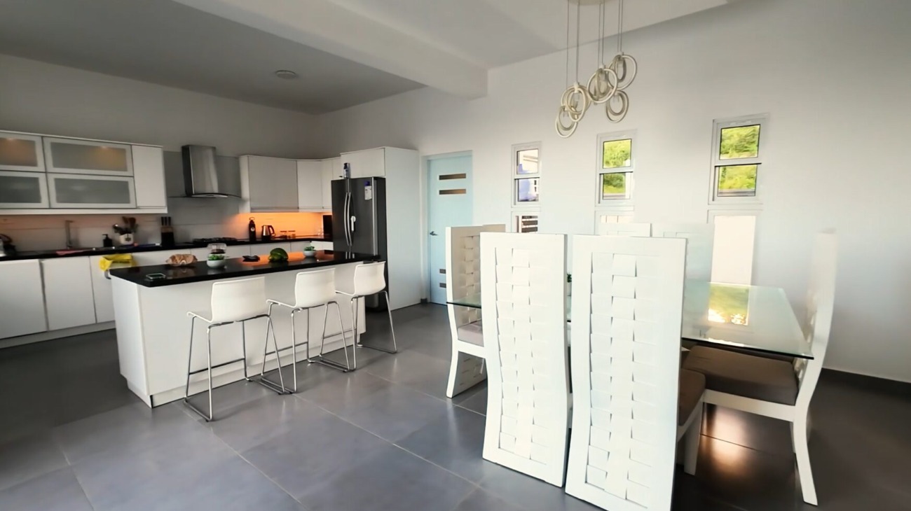 Villa DE Venta En Nagua, Con Eespectacular VISTA AL MAR Y PISCINA INFINITI.