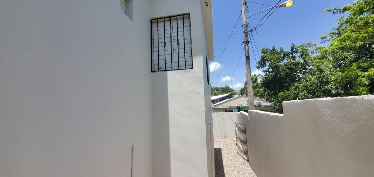 CASA DE VENTA EN LA URBANIZACION BELLA VISTA NAGUA MARIA TRINIDAD SANCHEZ.