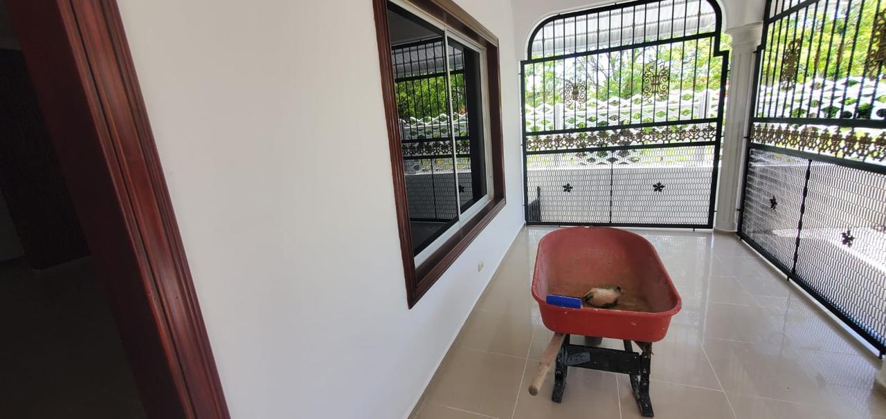 CASA DE VENTA EN LA URBANIZACION BELLA VISTA NAGUA MARIA TRINIDAD SANCHEZ.