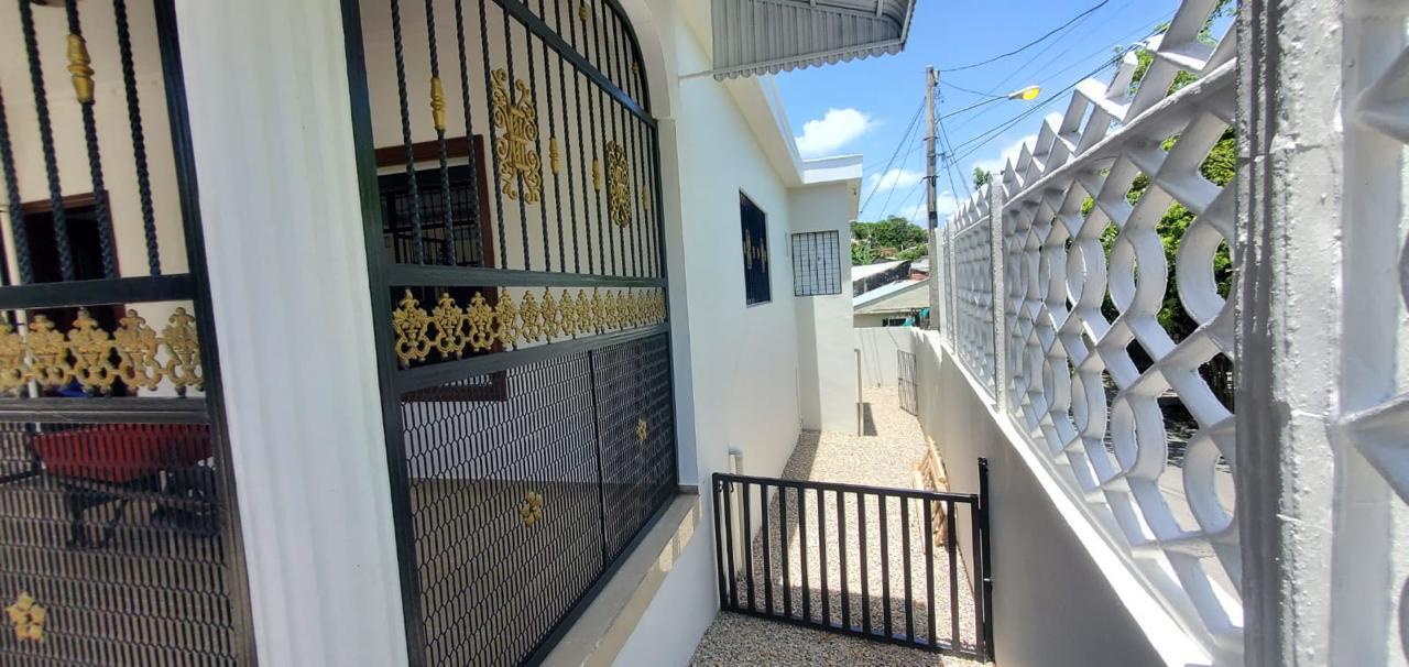 CASA DE VENTA EN LA URBANIZACION BELLA VISTA NAGUA MARIA TRINIDAD SANCHEZ.