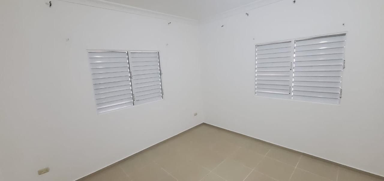 CASA DE VENTA EN LA URBANIZACION BELLA VISTA NAGUA MARIA TRINIDAD SANCHEZ.
