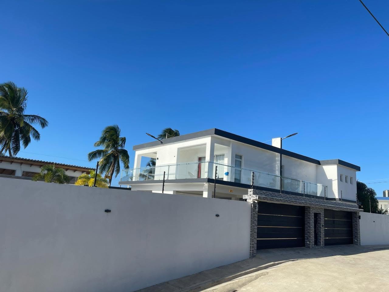 Bella propiedad en venta ubicada en Nagua Campo Club, Urbanización Brisas del Atlantico, Maria Trinidad Sanchez, Republica Dominicana.