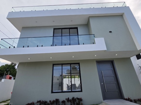CASA VALERIA 4 EN VENTA EN NUEVA NAGUA, MARIA TRINIDAD SANCHEZ.