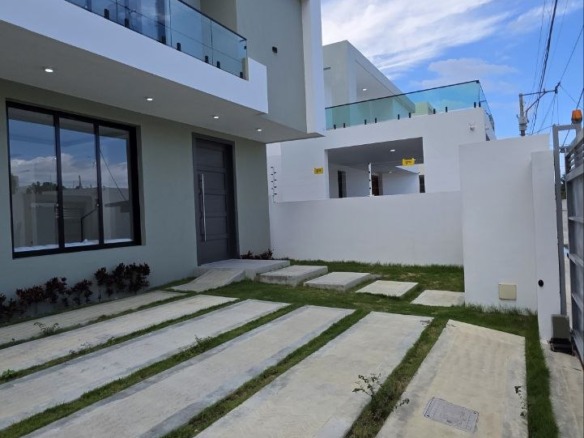 CASA VALERIA 4 EN VENTA EN NUEVA NAGUA, MARIA TRINIDAD SANCHEZ.
