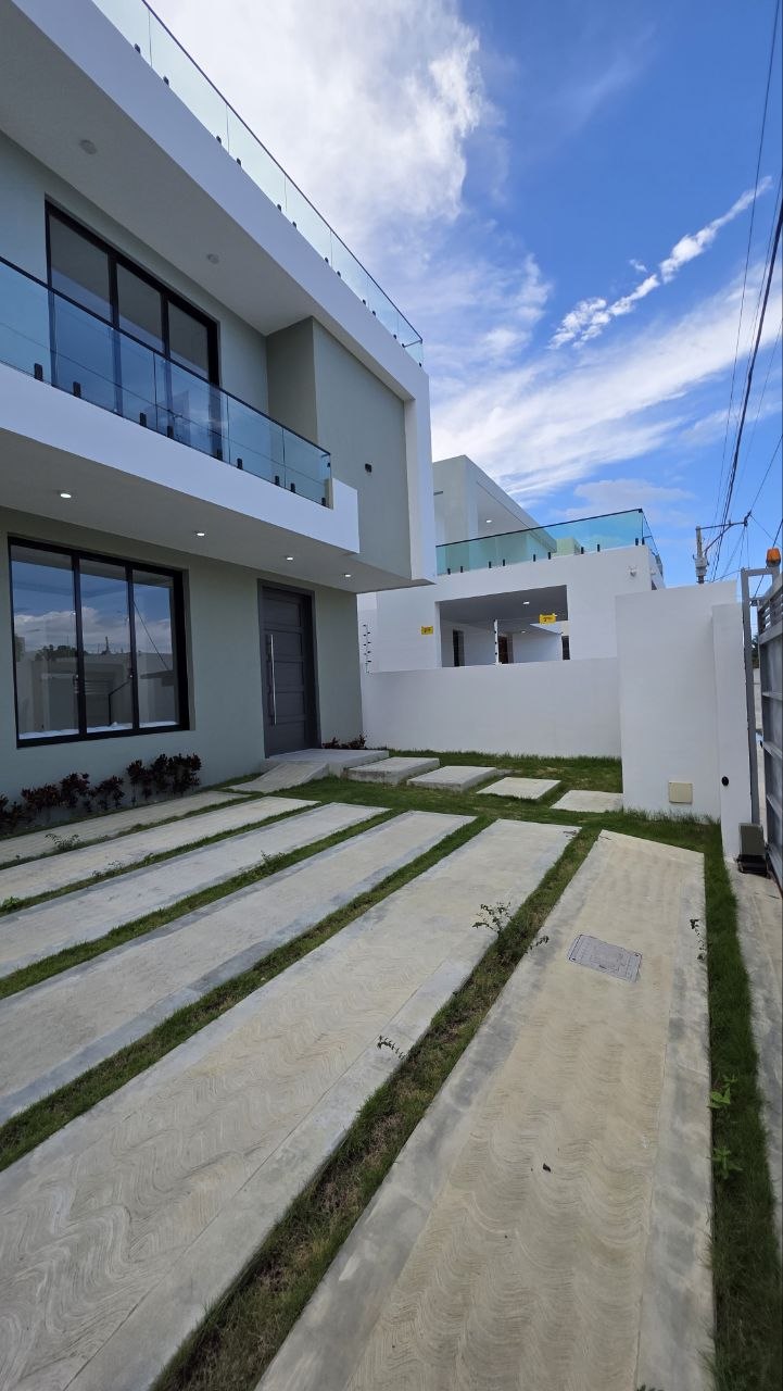 CASA VALERIA 4 EN VENTA EN NUEVA NAGUA, MARIA TRINIDAD SANCHEZ.