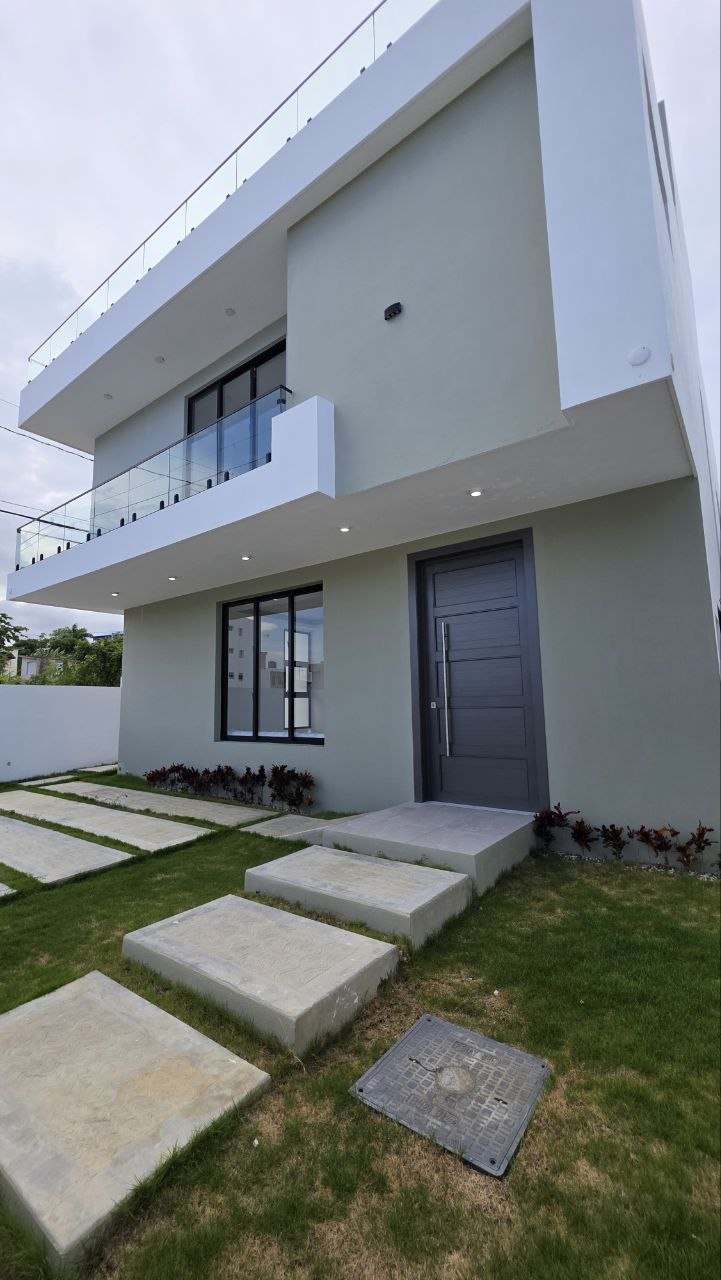 CASA VALERIA 4 EN VENTA EN NUEVA NAGUA, MARIA TRINIDAD SANCHEZ.