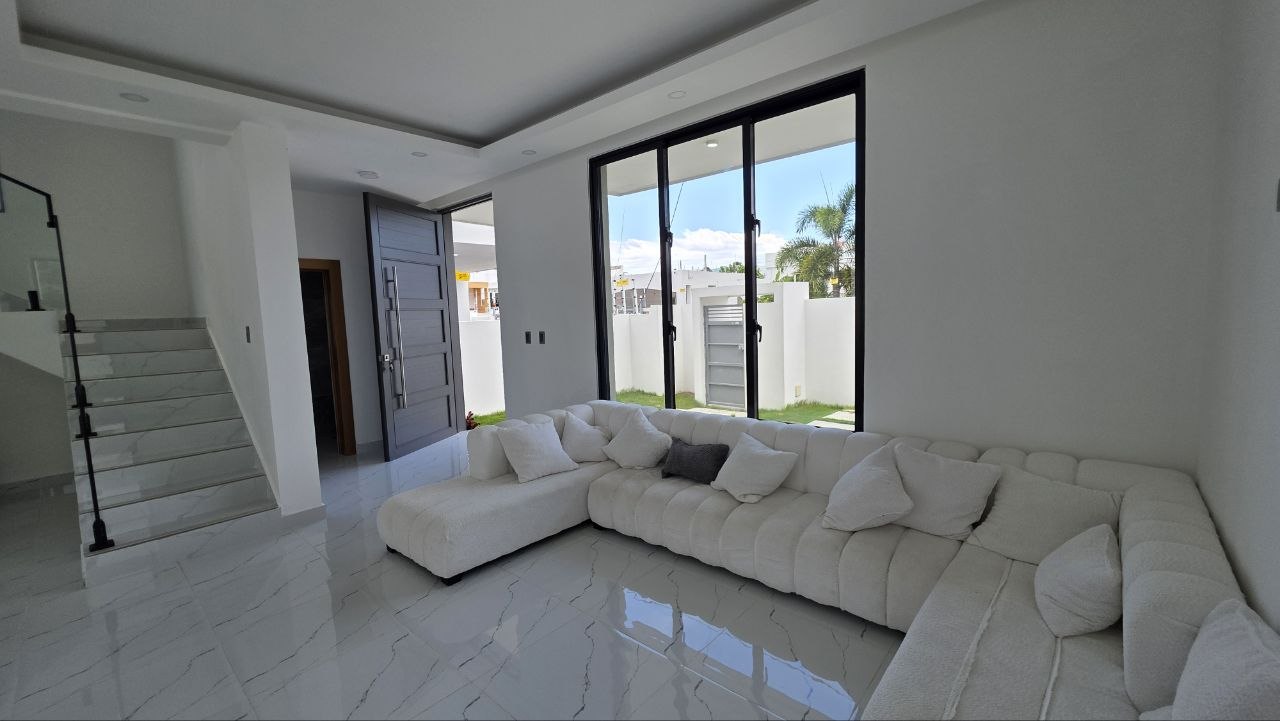 CASA VALERIA 4 EN VENTA EN NUEVA NAGUA, MARIA TRINIDAD SANCHEZ.