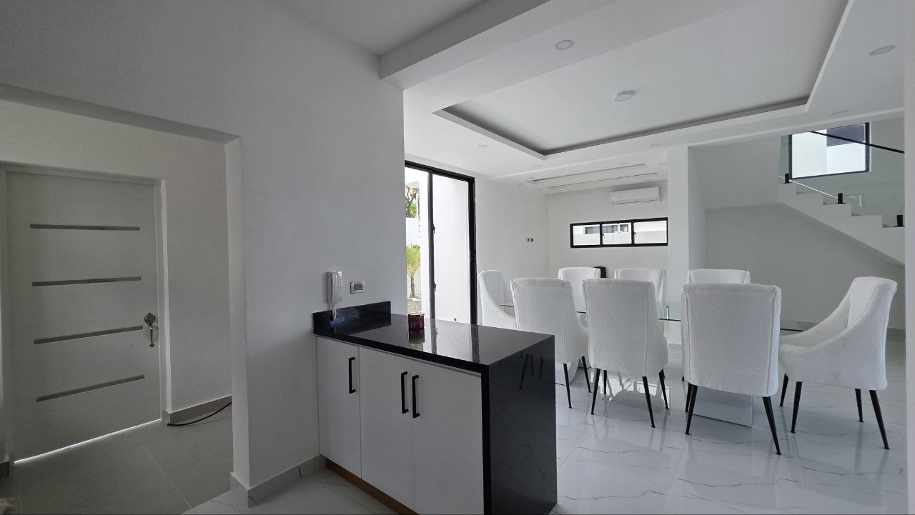 CASA VALERIA 4 EN VENTA EN NUEVA NAGUA, MARIA TRINIDAD SANCHEZ.