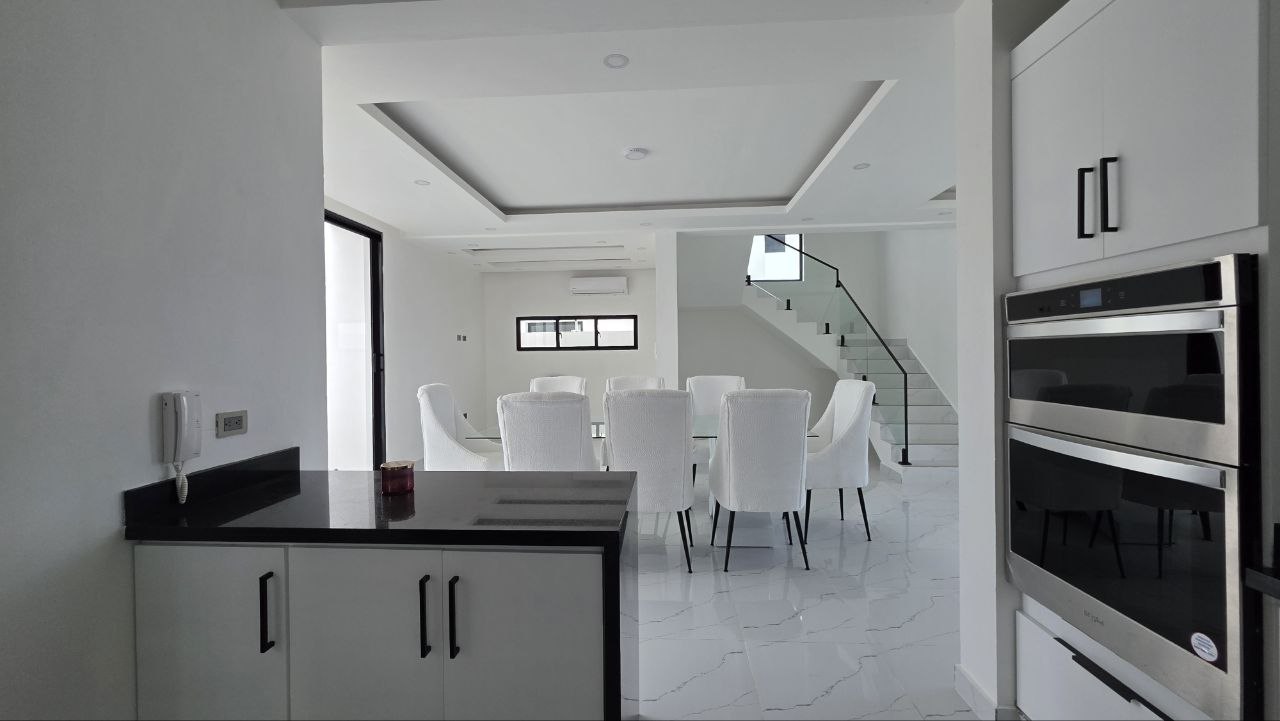 CASA VALERIA 4 EN VENTA EN NUEVA NAGUA, MARIA TRINIDAD SANCHEZ.