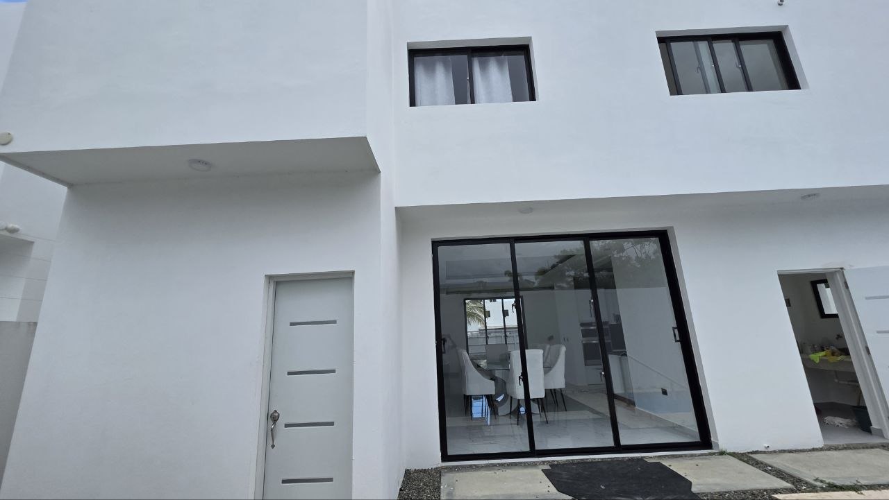 CASA VALERIA 4 EN VENTA EN NUEVA NAGUA, MARIA TRINIDAD SANCHEZ.