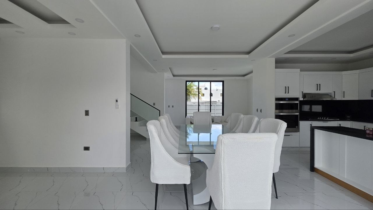 CASA VALERIA 4 EN VENTA EN NUEVA NAGUA, MARIA TRINIDAD SANCHEZ.