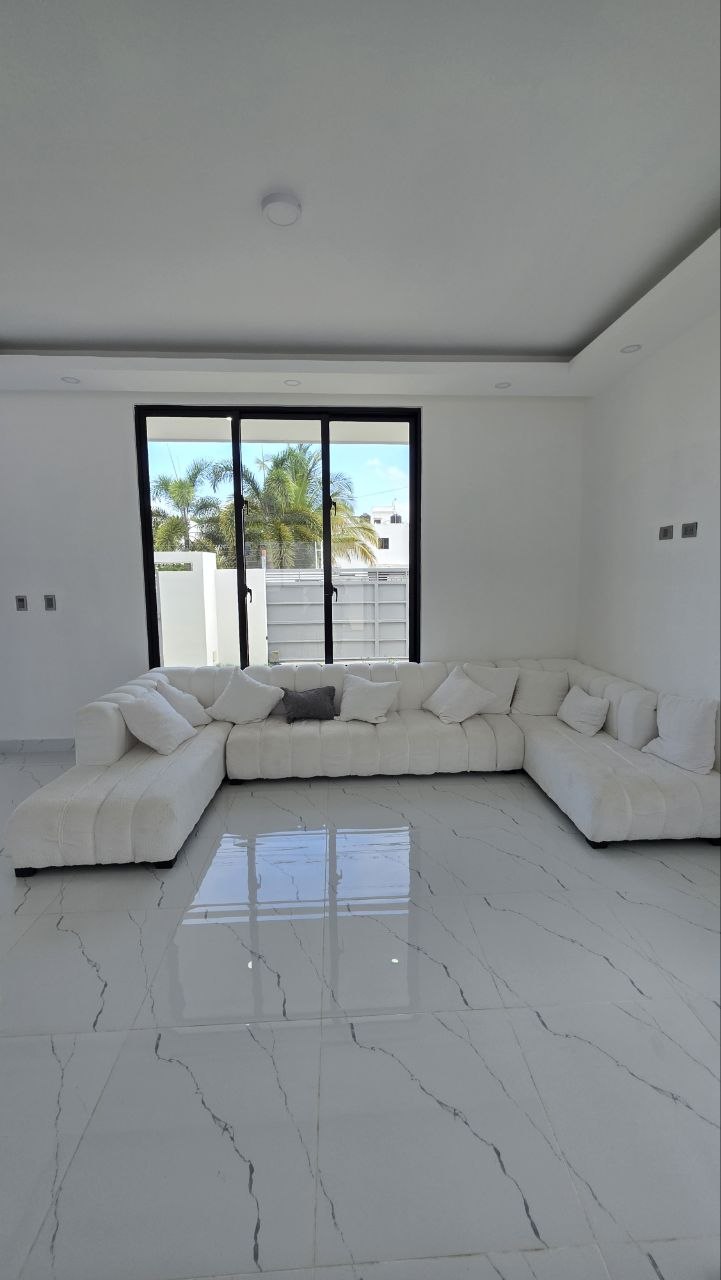 CASA VALERIA 4 EN VENTA EN NUEVA NAGUA, MARIA TRINIDAD SANCHEZ.