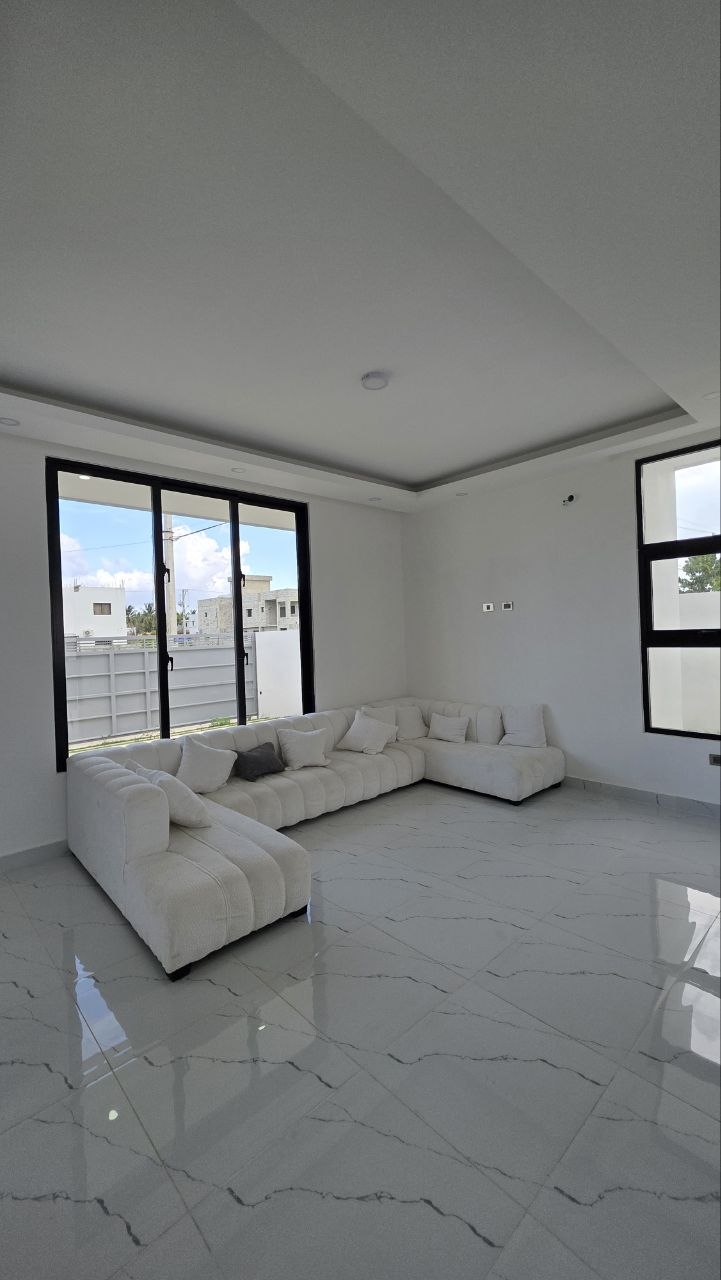 CASA VALERIA 4 EN VENTA EN NUEVA NAGUA, MARIA TRINIDAD SANCHEZ.