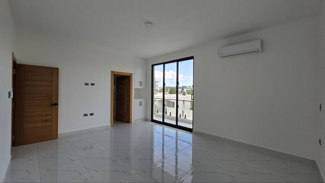 CASA VALERIA 4 EN VENTA EN NUEVA NAGUA, MARIA TRINIDAD SANCHEZ.