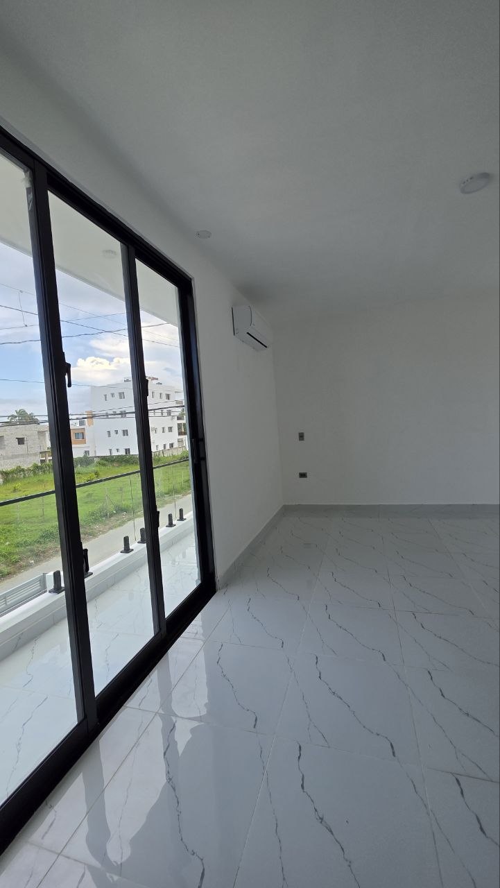 CASA VALERIA 4 EN VENTA EN NUEVA NAGUA, MARIA TRINIDAD SANCHEZ.