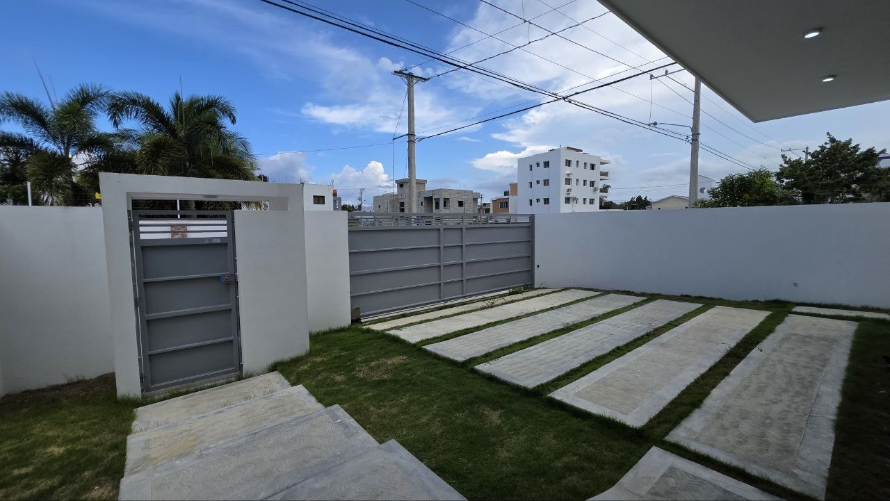CASA VALERIA 4 EN VENTA EN NUEVA NAGUA, MARIA TRINIDAD SANCHEZ.