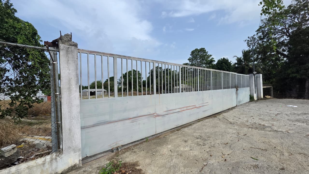 🏢NAVE COMERCIAL EN ALQUILER EN EL BARRO, NAGUA MARIA TRINIDAD SANCHEZ.🏢