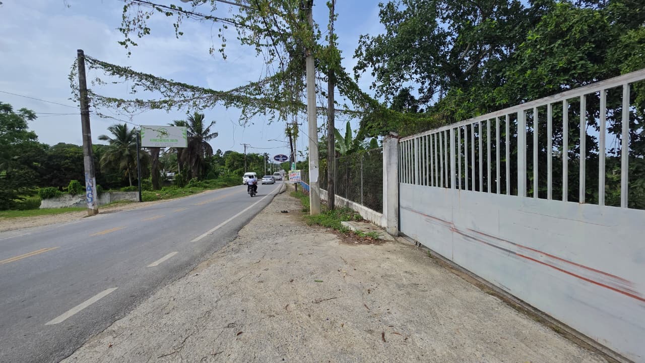 🏢NAVE COMERCIAL EN ALQUILER EN EL BARRO, NAGUA MARIA TRINIDAD SANCHEZ.🏢