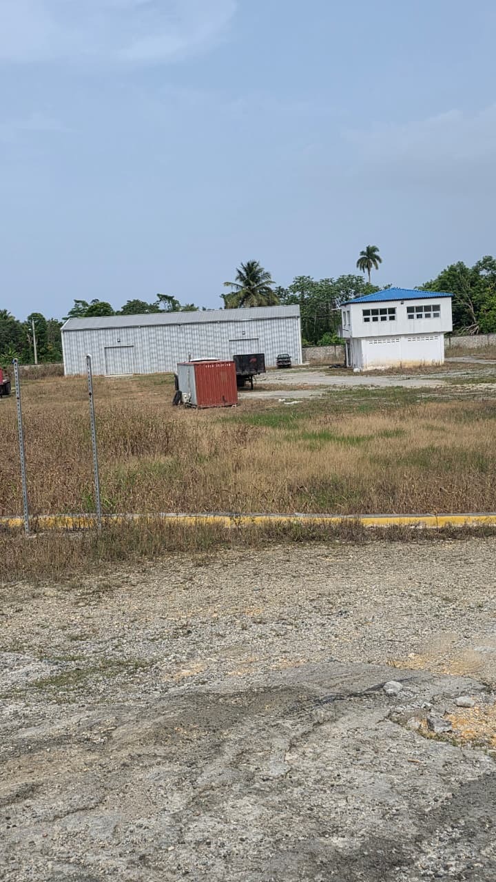 🏢NAVE COMERCIAL EN ALQUILER EN EL BARRO, NAGUA MARIA TRINIDAD SANCHEZ.🏢